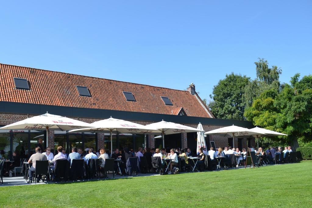 Le Domaine Des Cigognes Hotell Ennevelin Exteriör bild