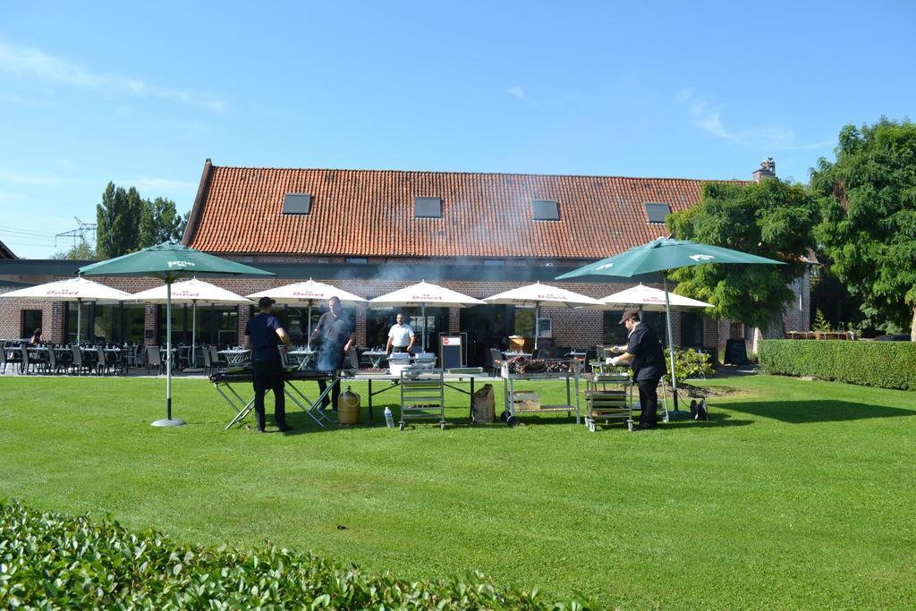 Le Domaine Des Cigognes Hotell Ennevelin Exteriör bild