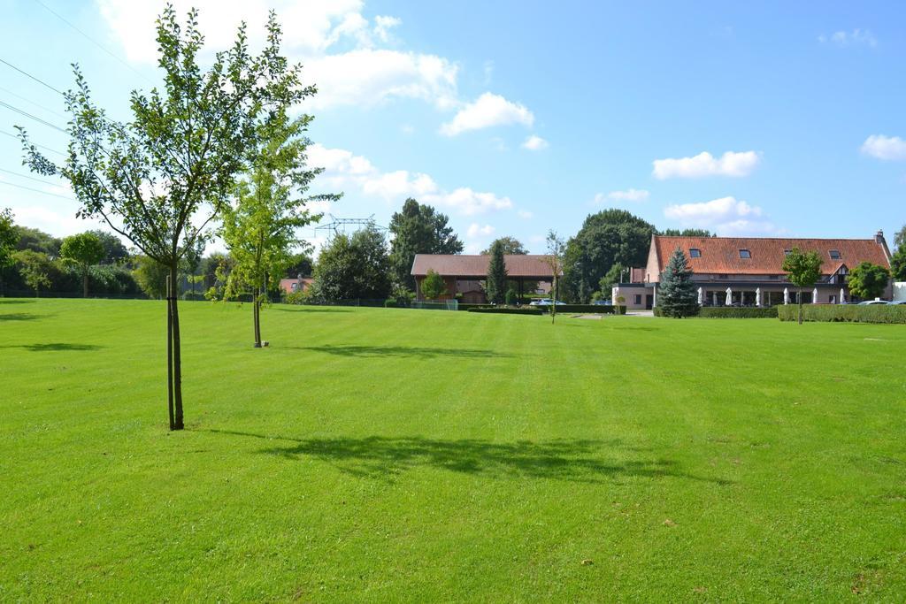 Le Domaine Des Cigognes Hotell Ennevelin Exteriör bild