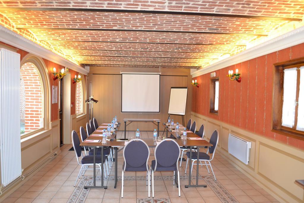 Le Domaine Des Cigognes Hotell Ennevelin Exteriör bild