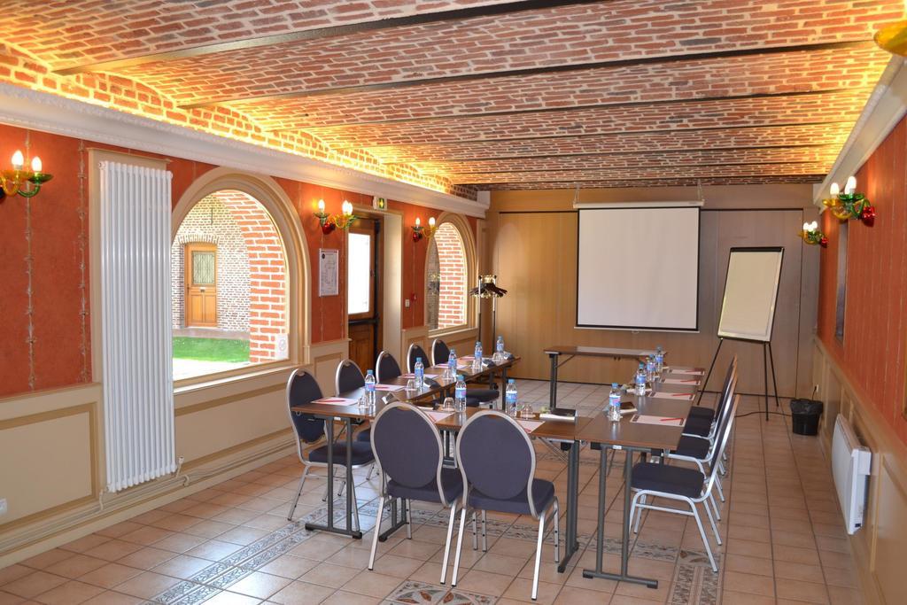 Le Domaine Des Cigognes Hotell Ennevelin Exteriör bild