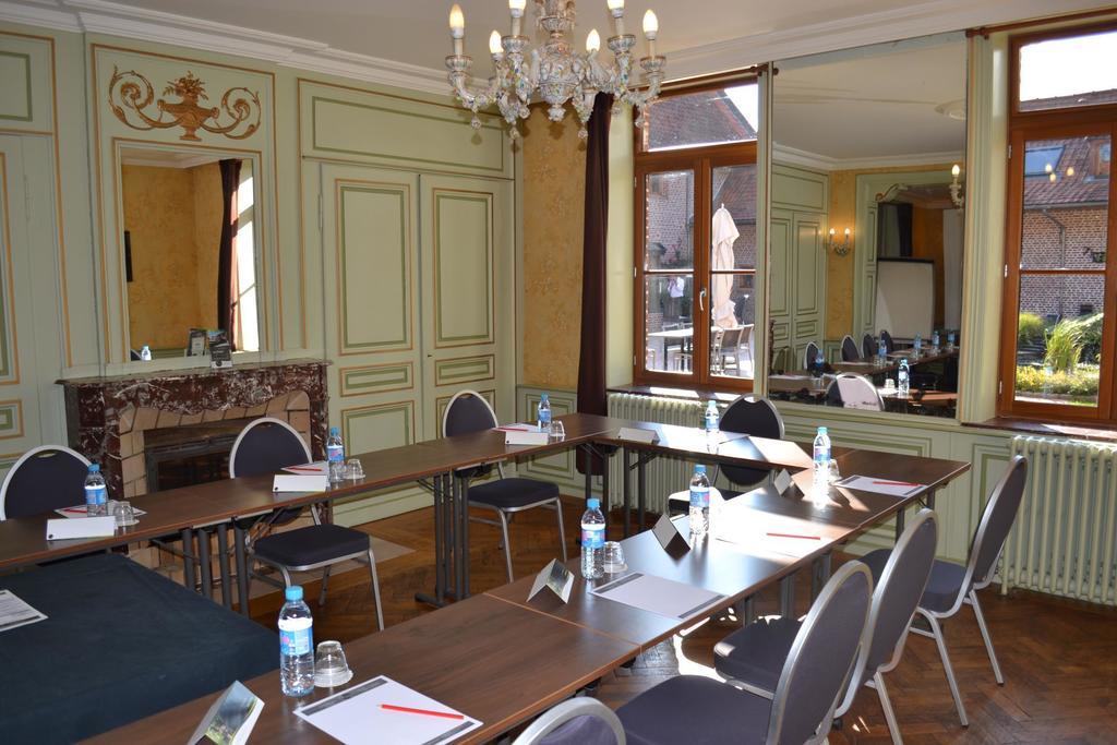 Le Domaine Des Cigognes Hotell Ennevelin Exteriör bild