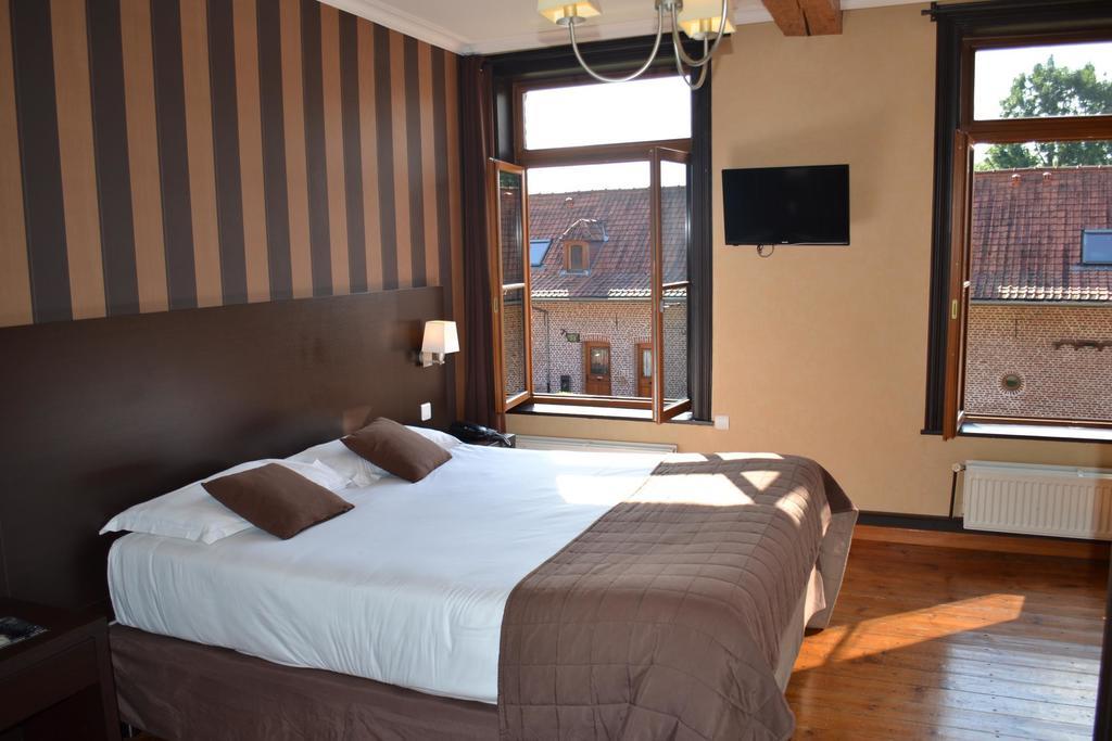 Le Domaine Des Cigognes Hotell Ennevelin Rum bild