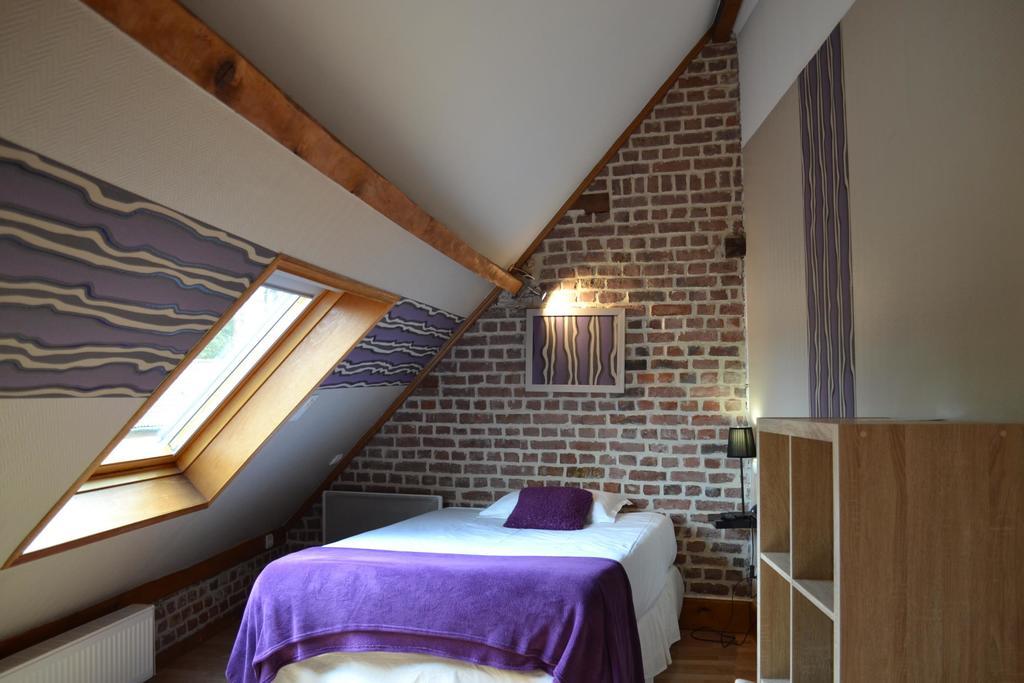 Le Domaine Des Cigognes Hotell Ennevelin Rum bild