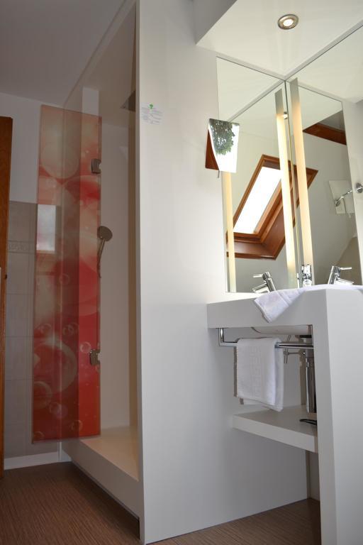 Le Domaine Des Cigognes Hotell Ennevelin Rum bild