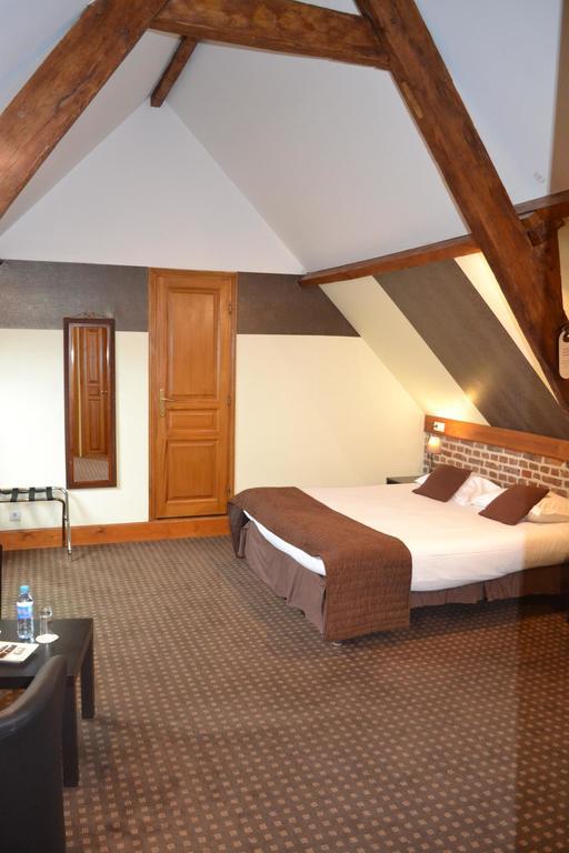 Le Domaine Des Cigognes Hotell Ennevelin Rum bild