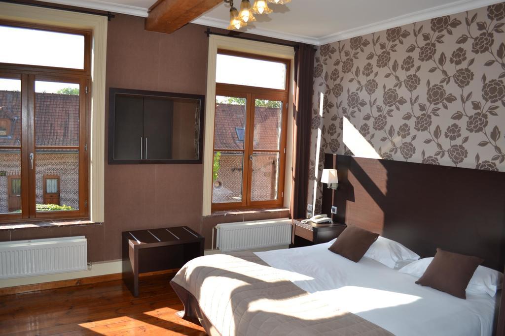Le Domaine Des Cigognes Hotell Ennevelin Rum bild