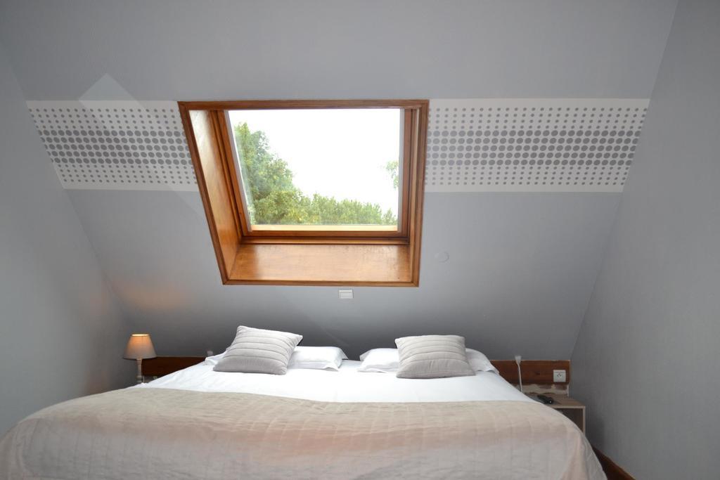 Le Domaine Des Cigognes Hotell Ennevelin Rum bild