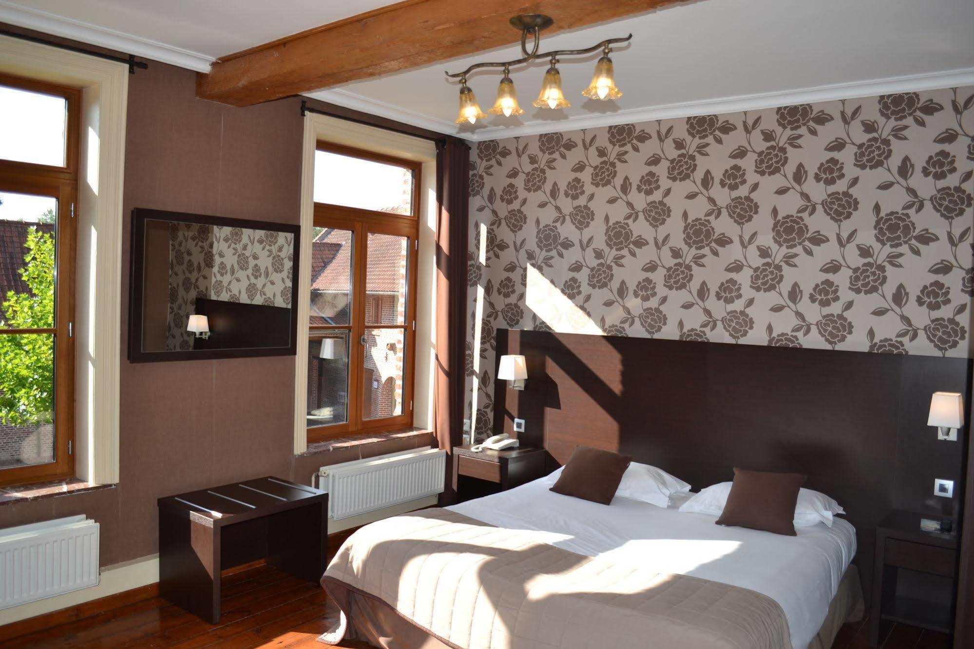 Le Domaine Des Cigognes Hotell Ennevelin Exteriör bild