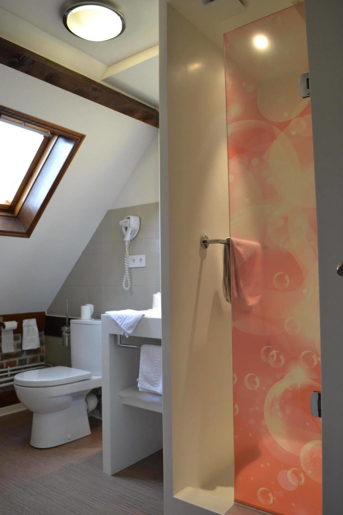 Le Domaine Des Cigognes Hotell Ennevelin Exteriör bild