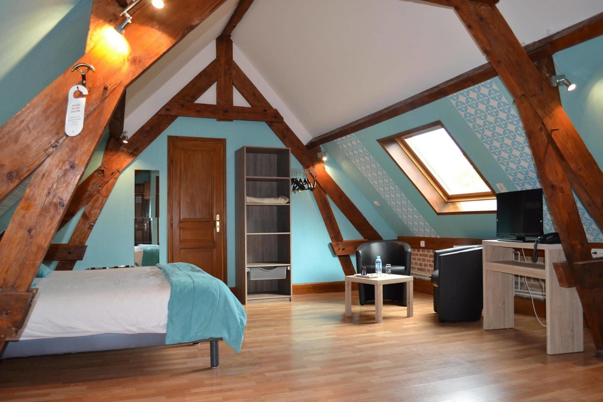 Le Domaine Des Cigognes Hotell Ennevelin Exteriör bild